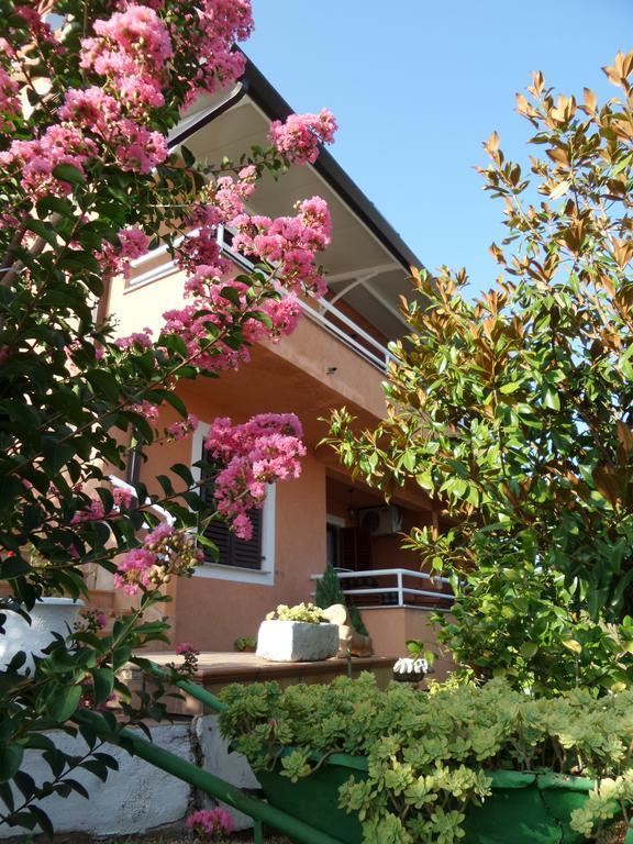 Apartmani Lina أوماغ المظهر الخارجي الصورة