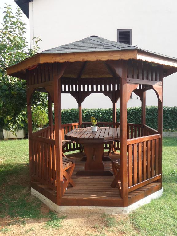 Apartmani Lina أوماغ المظهر الخارجي الصورة